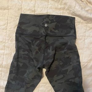 Lululemon Camo Leggings - M